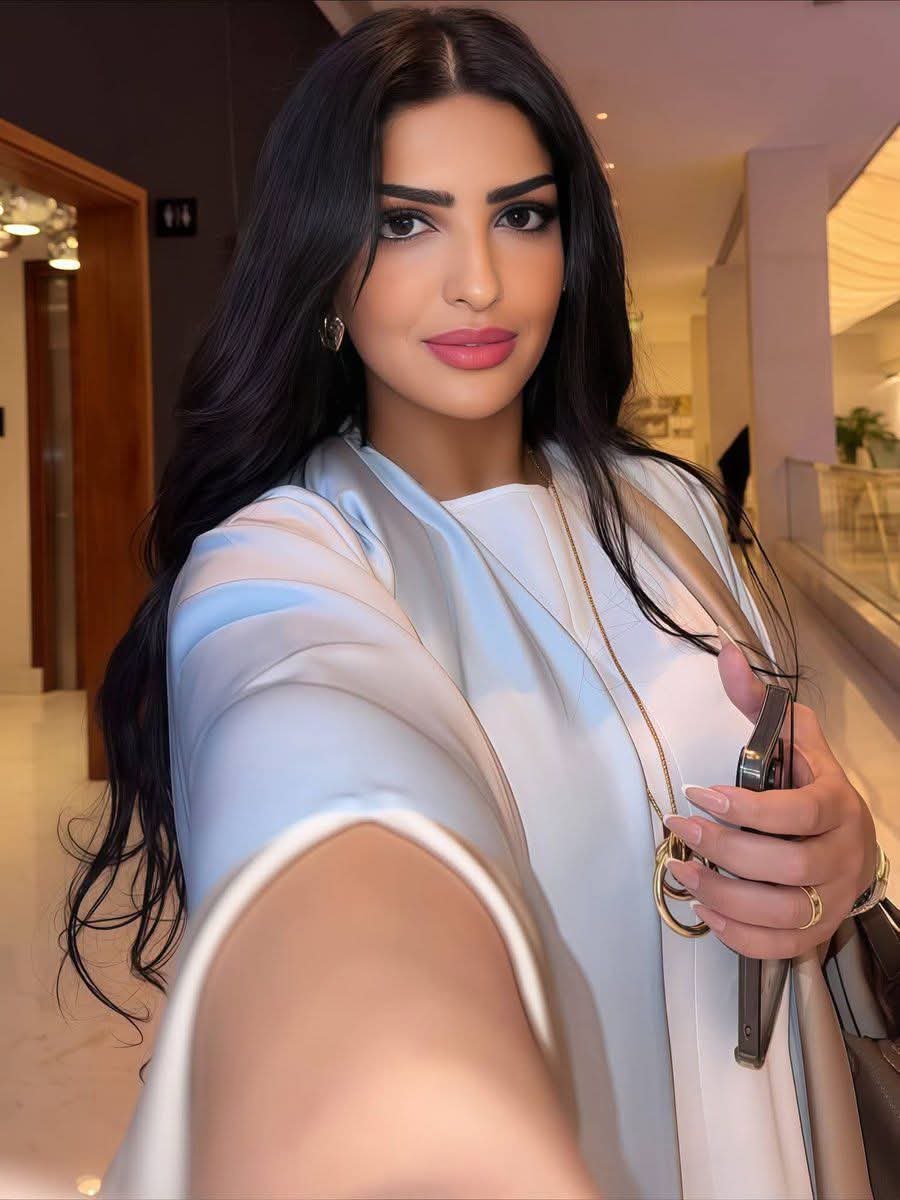 AlarhLmy2's tweet photo. 📩 رسالة من ريم:
«لفتني حسابك… ممكن نتعرّف؟» 👀🌷

وش ردك؟

◯ حياك
◯ ممكن
◯ لا https://t.co/49xYa9XI14
