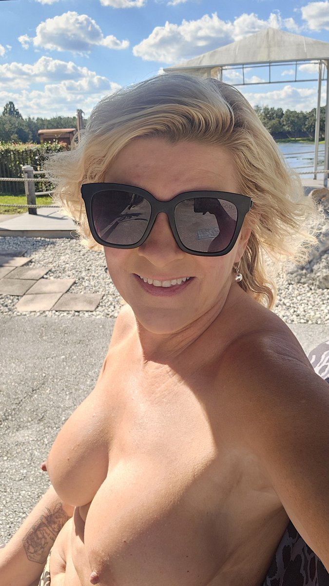 Pretty52petunia's tweet photo. Can you do your laundry topless?  I can.  @CalienteClub https://t.co/pfZxLny1kj