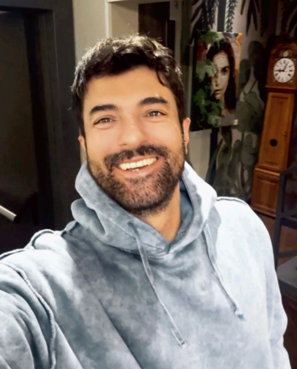 karabatakaal's tweet photo. A warm thank you from Engin, who shared a beautiful smile as he looked back on all the lovely birthday wishes from his fans:

"Thank you for your beautiful wishes, your love, and all the beauty you have brought into my life. I'm so glad you're in my life." 🥰❤️💫

#EnginAkyürek #EnginAkyurek #Gratitude #Dizi