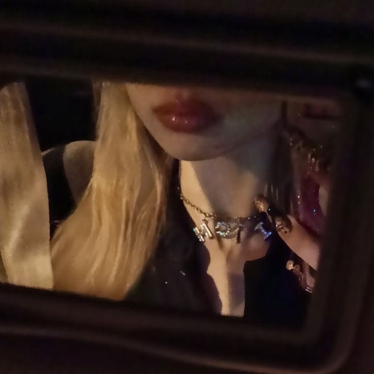 Alioliix's tweet photo. Martes con vibes de sábado 🥂 https://t.co/1yjnBU2YCb
