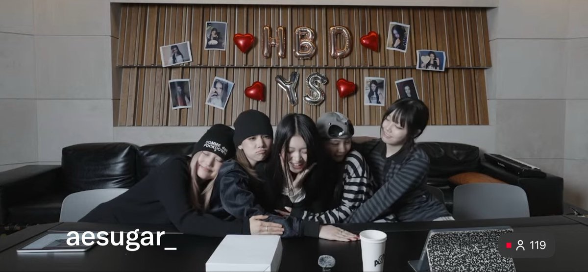 aesugar_'s tweet photo. #YESEULDAY
예슬리이이 생일이 가까워진 날을 너와 함께 보낼 수 있어서 너무 행복해 🖤 너도 알다시피 너는 나에게 정말 소중한 사람이야! 매일 행복하길 바라지만 생일만큼은 더 특별하고 행복했으면 좋겠어. 언젠가 꼭 함께 생일을 축하하자! te amo, 내 몫까지 케이크 많이 먹어 🖤 https://t.co/Jae06bQBfC