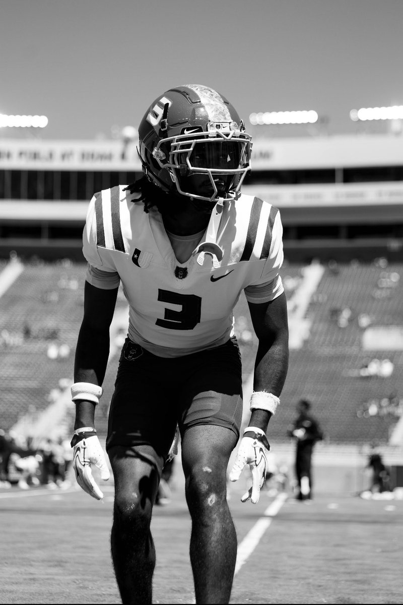 BobbyPennon's tweet photo. After a great conversation with @BlazeBarista, I'm blessed to announce that I've received my 2nd offer from the University of Central Arkansas! 💜🩶#BearClawsUp 

@YellowjacketsFB @JakeCorbin @TrePorter5 @CoachBradClark @1COACH_CARTER @RecruitingCHS @TheShaqMiller @D2RTraining @CoachMikeMaples @PrepRedzoneOK