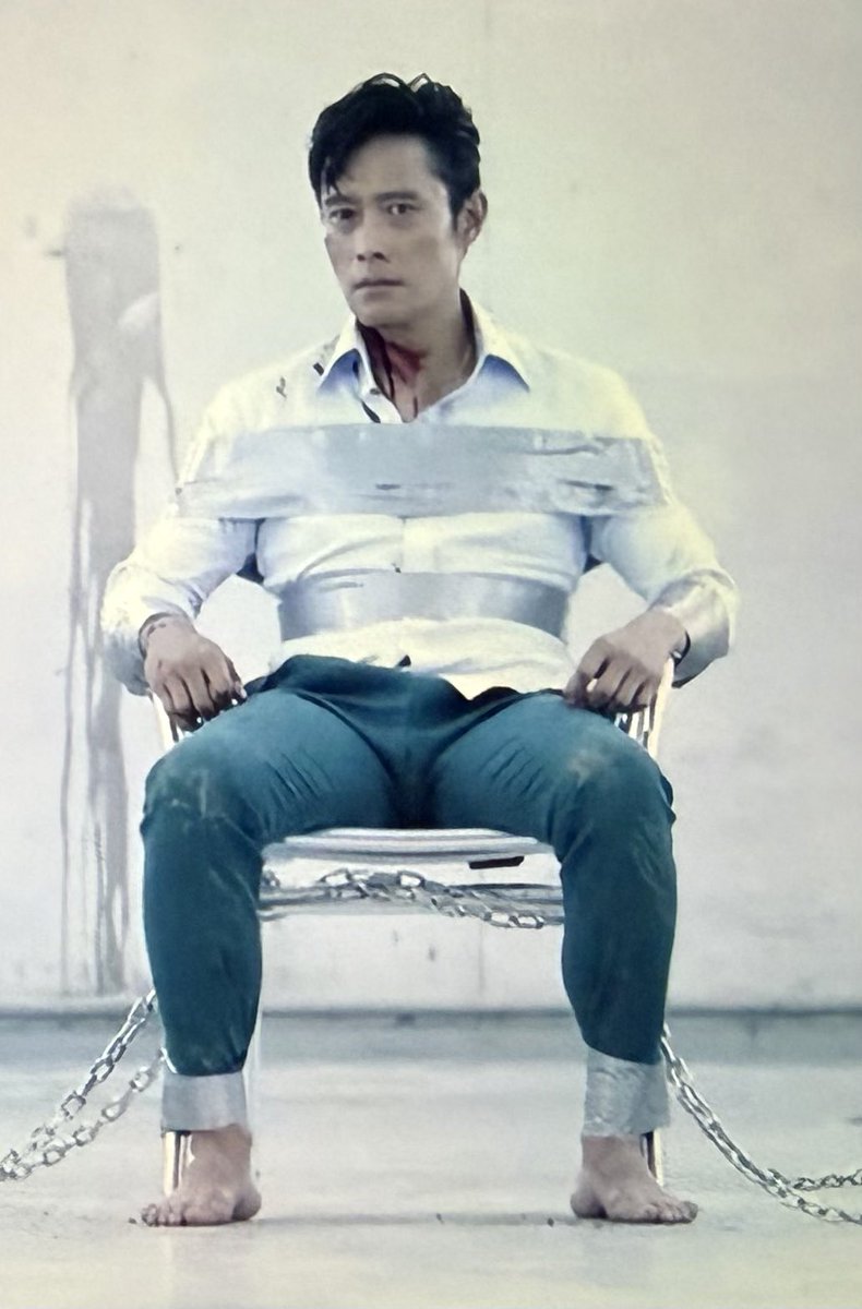 AAOsAwesomeFans's tweet photo. He knows exactly what he’s doing 👀🥵🔥 #LeeByunghun #이병헌 https://t.co/c2cNRyCpjs
