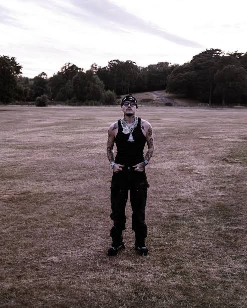 Moexe8b's tweet photo. @HYPEX it looks like he is wearing a tank top
we might and could have a dangerous summer era yeat https://t.co/zoGMWkFviP