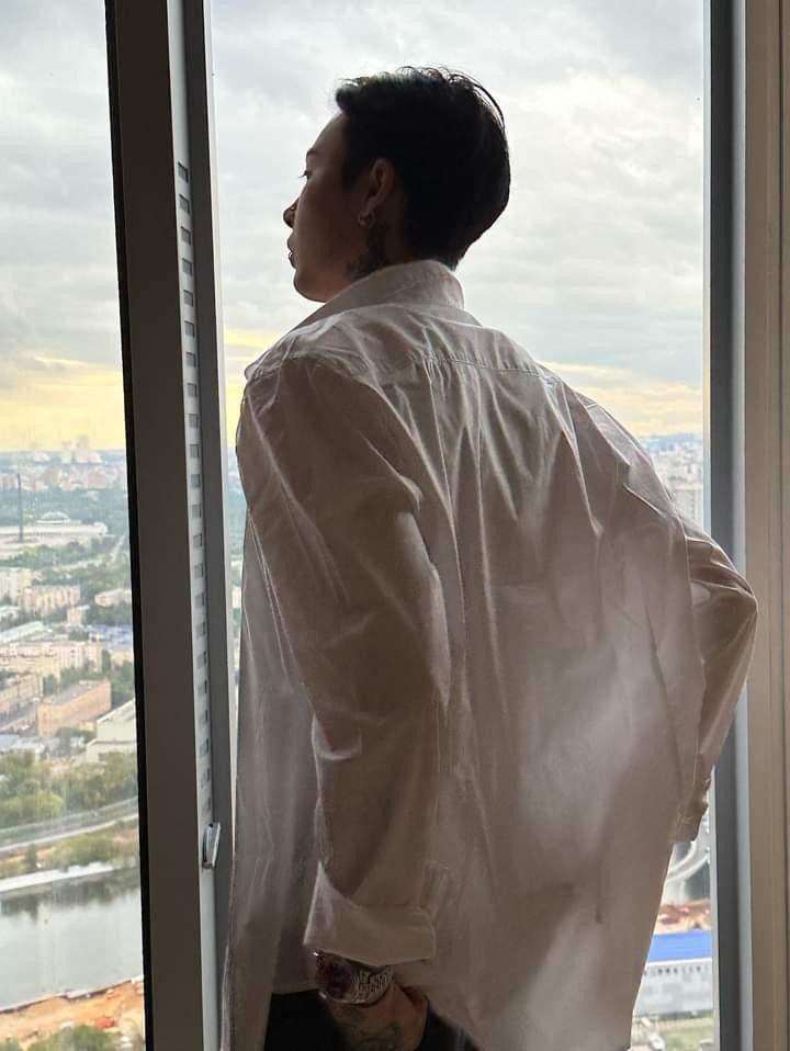 nikox84's tweet photo. Selamat pagi.

Sudah bangun, atau masih betah bersembunyi di balik mimpi? Jangan membuatku menunggu terlalu lama.

Nikmati pagi kalian, dan jangan membuat masalah sebelum sarapan. https://t.co/ajjfHwlGaJ