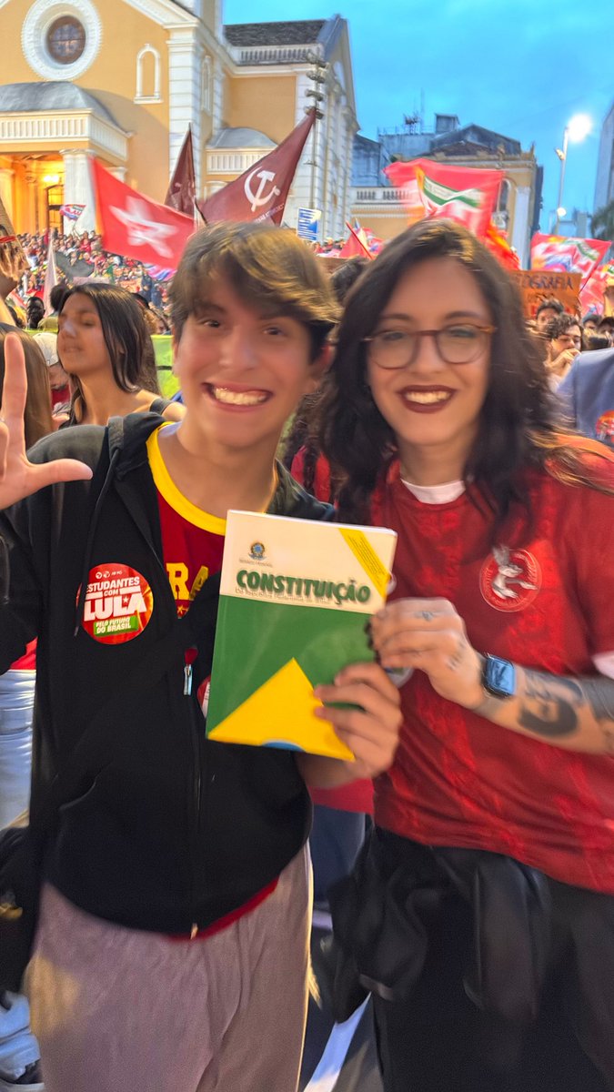 crispim_nik's tweet photo. a unica foto q eu tirei com a diva https://t.co/o40rxKDVKI