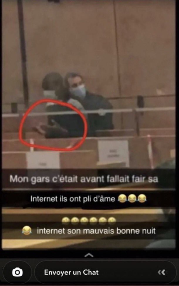 Snow8cent's tweet photo. @CTLIS12 @AbdoulayeK3 Moi devant le juge après que le RAID soit venu me soulever le 18 octobre à 6h du matin après que la chroniqueuse @AbdoulayeK3 et porter plainte contre moi 😩😭😭 https://t.co/pOkfWwV8c5