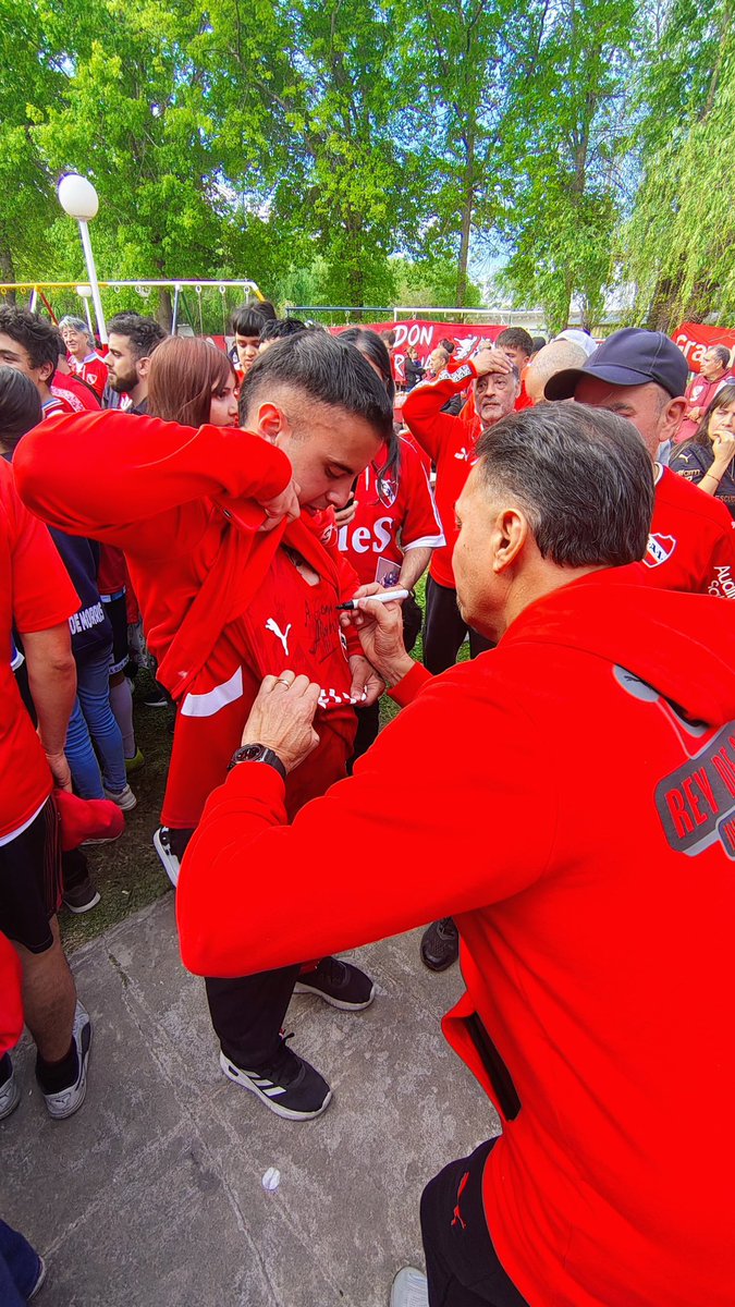 GDIndependiente's tweet photo. Más de 300 personas se acercaron al Gran Encuentro de Peñas organizado por la Peña de Zárate para escuchar nuestras propuestas y compartir una tarde junto al Bocha, Alfaro Moreno y parte de la estructura de fútbol de ADN CAI.

Seguimos recorriendo, escuchando y construyendo junto a la gente de #Independiente. 

Este año va a ganar uno de nosotros, y ese día va a ganar la gente de Independiente.