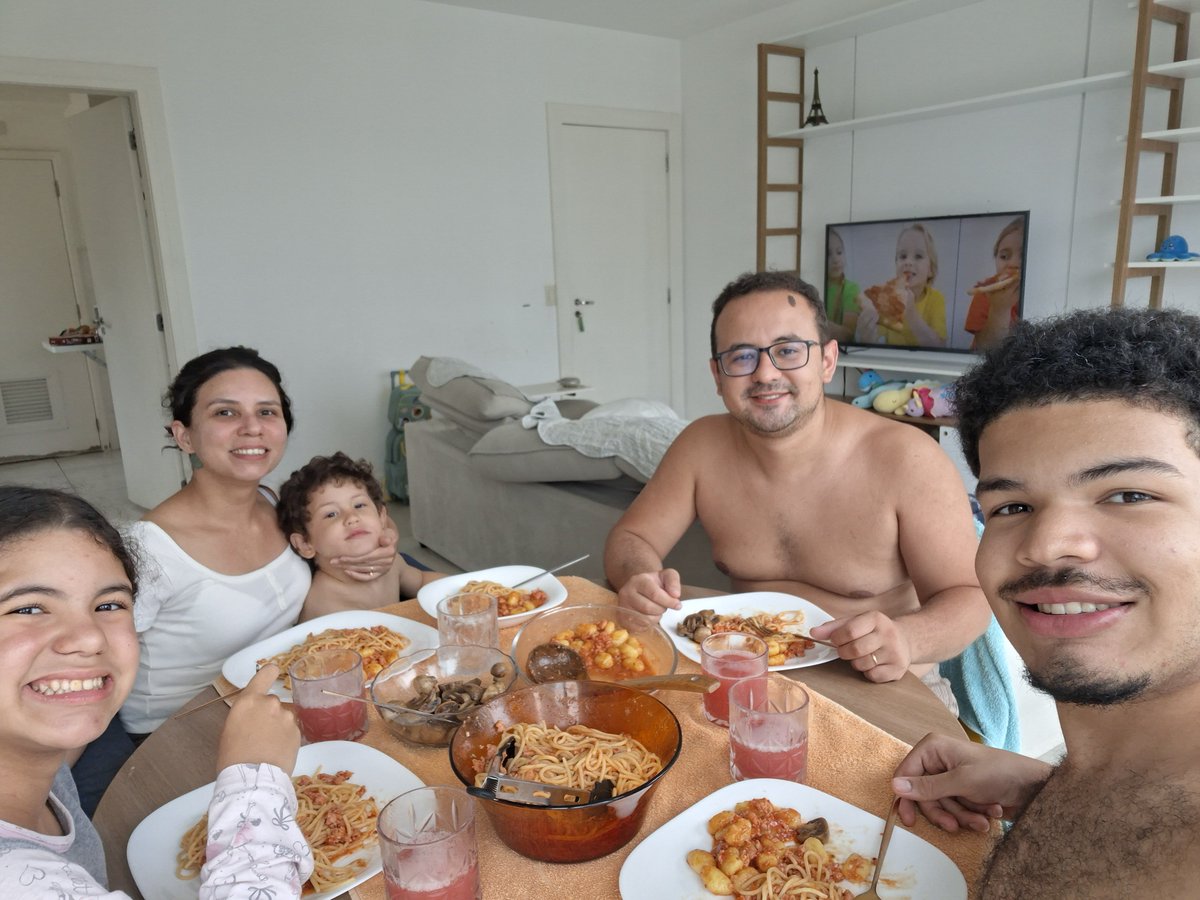 luisfilip11's tweet photo. Mlk já tá com 5 anos e fala que nem um papagaio🥲 https://t.co/uWzU1Zo3qT