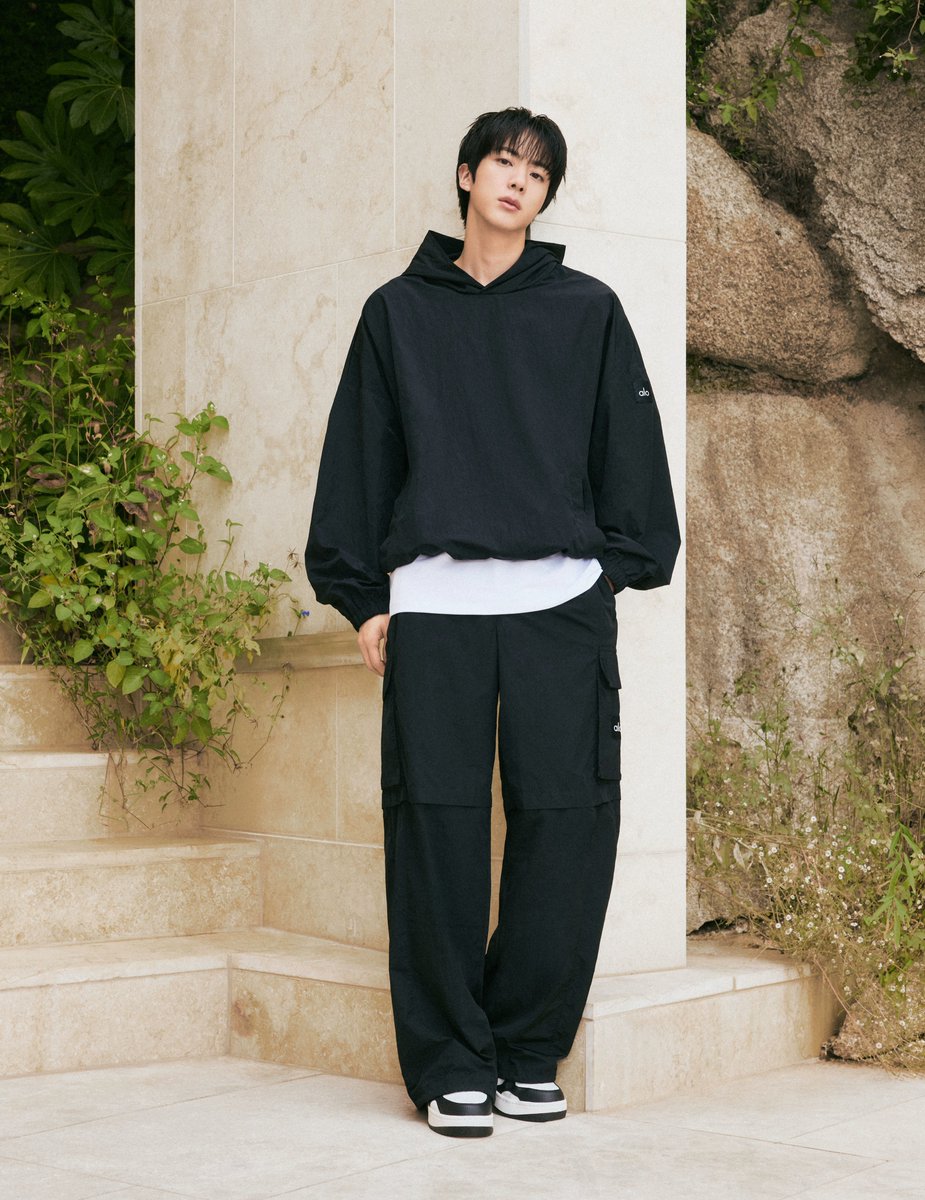 jinnieslamp's tweet photo. ALO OFFICIAL INSTAGRAM

“Jin in ALO for Esquire Korea, Wellness Edition.”

JIN FOR ESQUIRE KOREA
#JinxEsquire #aloxJIN
#Jin #ALO @aloyoga https://t.co/n0z2hO78YZ