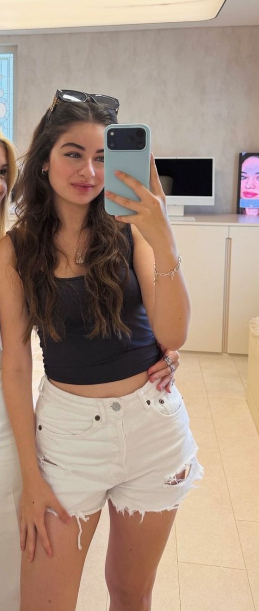 AmetAngelov5's tweet photo. Leya Kırşan❤️‍🔥🥵🌹🍓👅 https://t.co/TBmhyC17ki