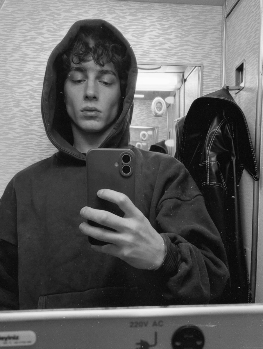BLACKHOLLOWSQ's tweet photo. ⠀⠀
⠀⠀  ⠀⠀   ⠀  ⠀📜 𝐑𝐄𝐒𝐈𝐃𝐄𝐍𝐓𝐄. 
⠀⠀ ⠀⠀  ⠀⠀ ⠀ NUM: 0001809.

⠀⠀nombre: ⠀ ⠀⠀  SAMAEL ⠀⠀CROWE.
⠀⠀edad: ⠀⠀    ⠀⠀ 27.
⠀⠀ocupación: ⠀   GUARDABOSQUES.
⠀⠀secta: ⠀⠀   ⠀⠀ SÍ.
⠀⠀ⓘ adicional:     [+]
⠀ https://t.co/6cDtw7km7a