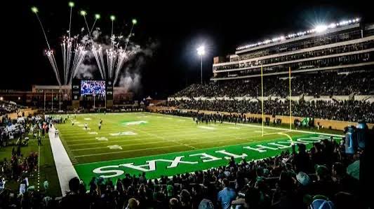 ChaseMeeking3's tweet photo. #AGTG North Texas offered💚🤍@MeanGreenFB @coachjordan03 @CoachCJones20 @kdouglasthemen1 https://t.co/t29Ecj1DR6