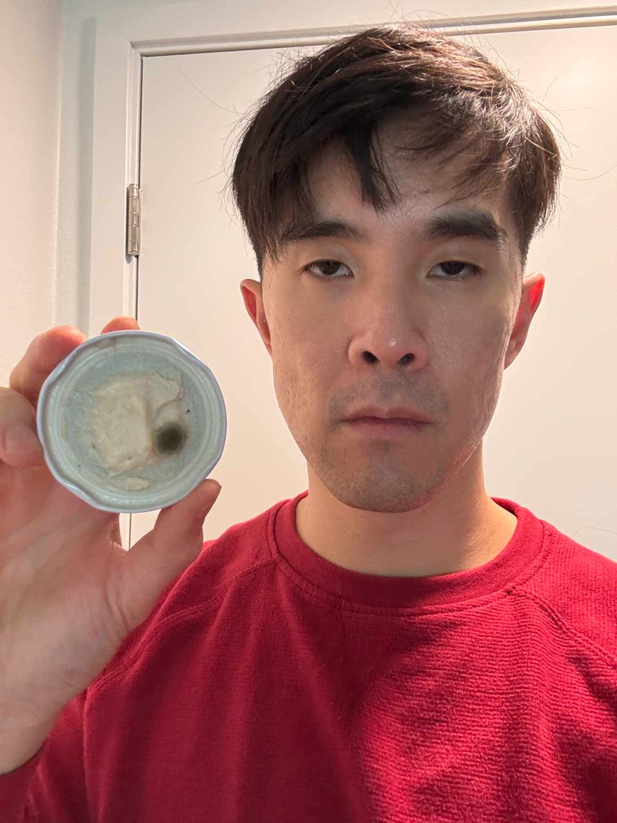 chubbyemu's tweet photo. thought my dinner tasted funny

I look at the pasta sauce cap after I finished everything

it was nice knowing you all https://t.co/cqnOIzvhtp