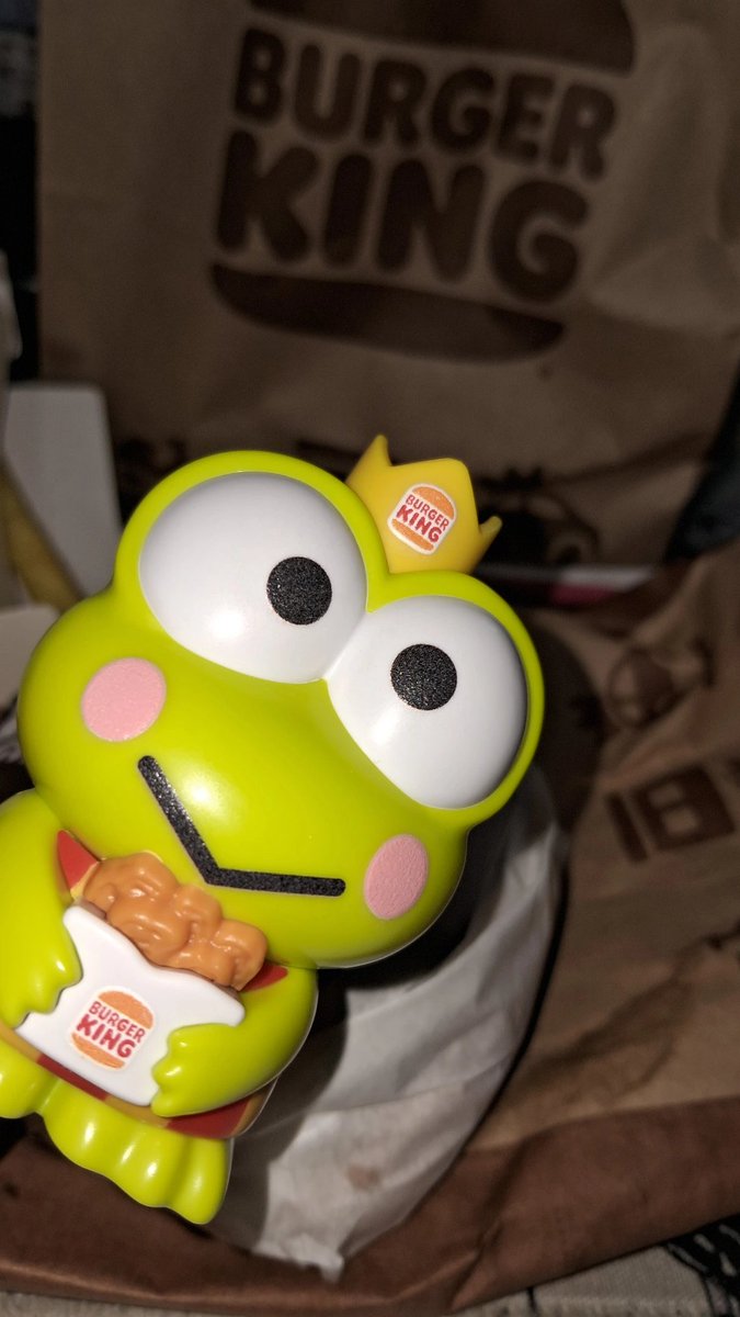 yn4tthy's tweet photo. To ficando puta com essas pessoas que escolhe o brinquedo porque sobra a porra do keroppi QUE VAMOS SER SINCEROS, NINGUEM QUER
e os fdp do delicery do bk me manda ( inveja de quem consegue escolher ) https://t.co/GIYjBdfMLD