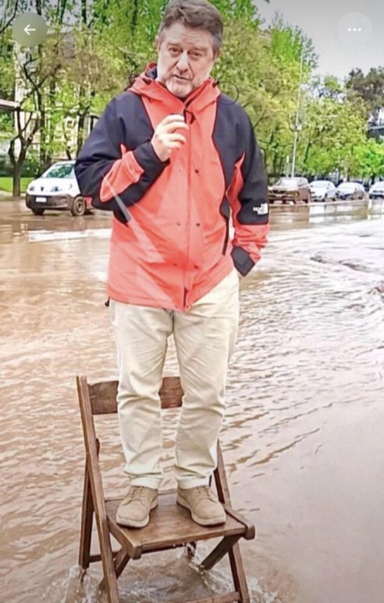 CataVelascoK's tweet photo. Hoy las comunas de Las Condes, Providencia, Ñuñoa, Huechuraba, fueron las más afectadas con la lluvia y tormentas eléctricas, veo a los alcaldes en terreno, pero nuevamente este inepto NO aparece ¿para qué sirve el cargo de Gobernador? #DespiertenAOrrego https://t.co/1YgEz0Jkol