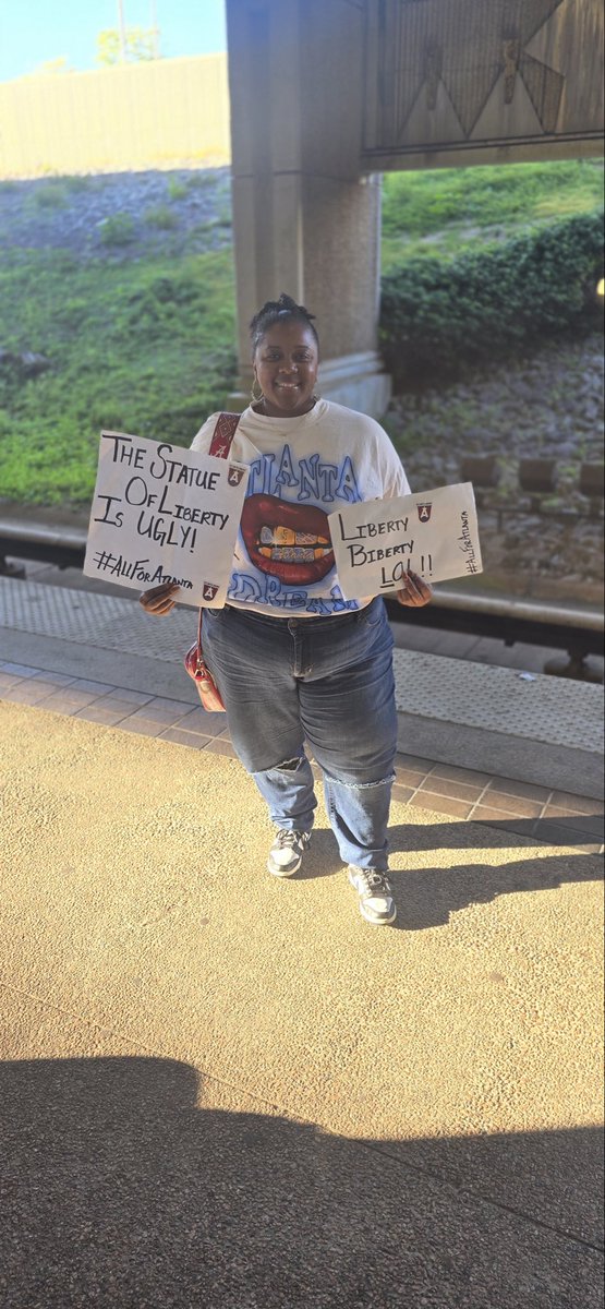 luvthispayne's tweet photo. Meeeee!!! I’m in Atlanta. I’m also the sign lady from the games that’s been on here. I’d love to be able to go! https://t.co/h2g94RO1sp