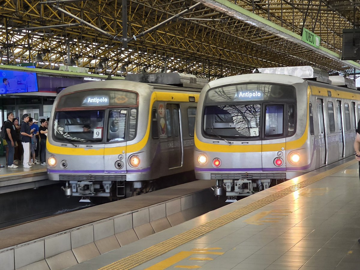 apolloazzurri's tweet photo. another morning, another commute in this god forsaken country. quick, what’s your favorite station between LRTs 1 and 2 and MRT?

mine is Redemptorist dahil fresh at mabango pa siya 😇 https://t.co/87tdTHtKZe