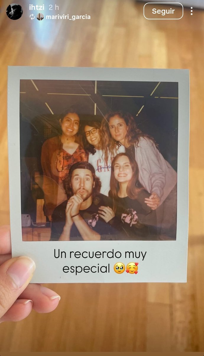 Pokerface653's tweet photo. #JULIANTINAS aquí tienen s 🧑✈️ @macabeso prometió 📽️ y s las dará les prometió ser productora y l será pero con s #PATRON #CLOSETERO d #JUANPAZURITA 🤭 no descarten también q B salga a darle publicidad y se una a l estrategia d @colourstalent q 🤮 prestarse a esto #FANSERVICE https://t.co/0u4S62qgqL