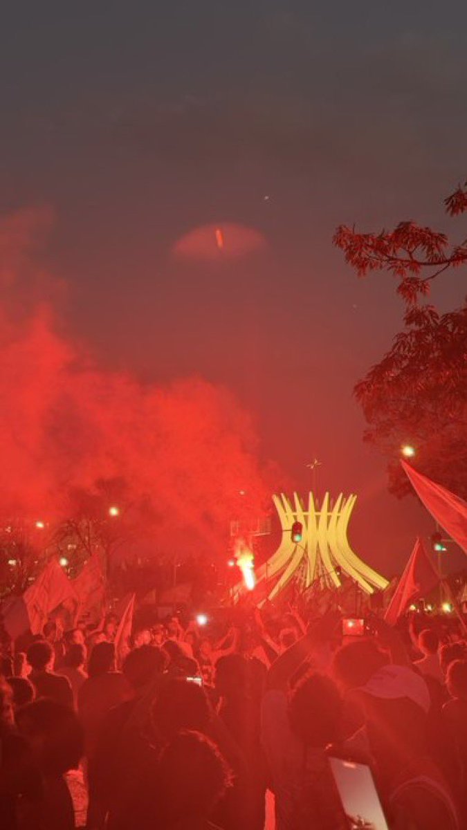 PedroRonchi2's tweet photo. Mais uma imagem histórica da campanha do Lula. https://t.co/qD6airskJJ