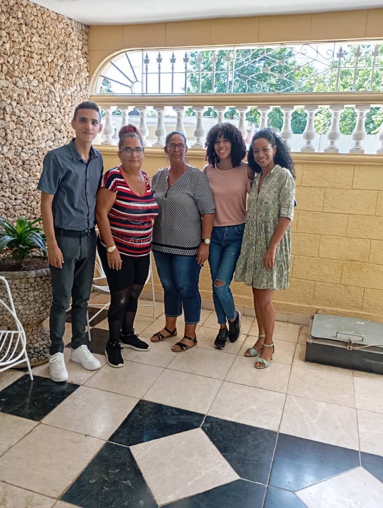 Minjus_Cuba's tweet photo. 🇨🇺🌿 El director de Defensoría del @Minjus_Cuba Andry Manuel Camejo Pérez, visitó el Hogar 86 del Cotorro. Se evaluaron alternativas de acogimiento familiar y familias solidarias. Proteger a la niñez sin cuidado parental es esencial del desarrollo social
 #CrecerEnDerechos https://t.co/ZOuCzgoK7Q