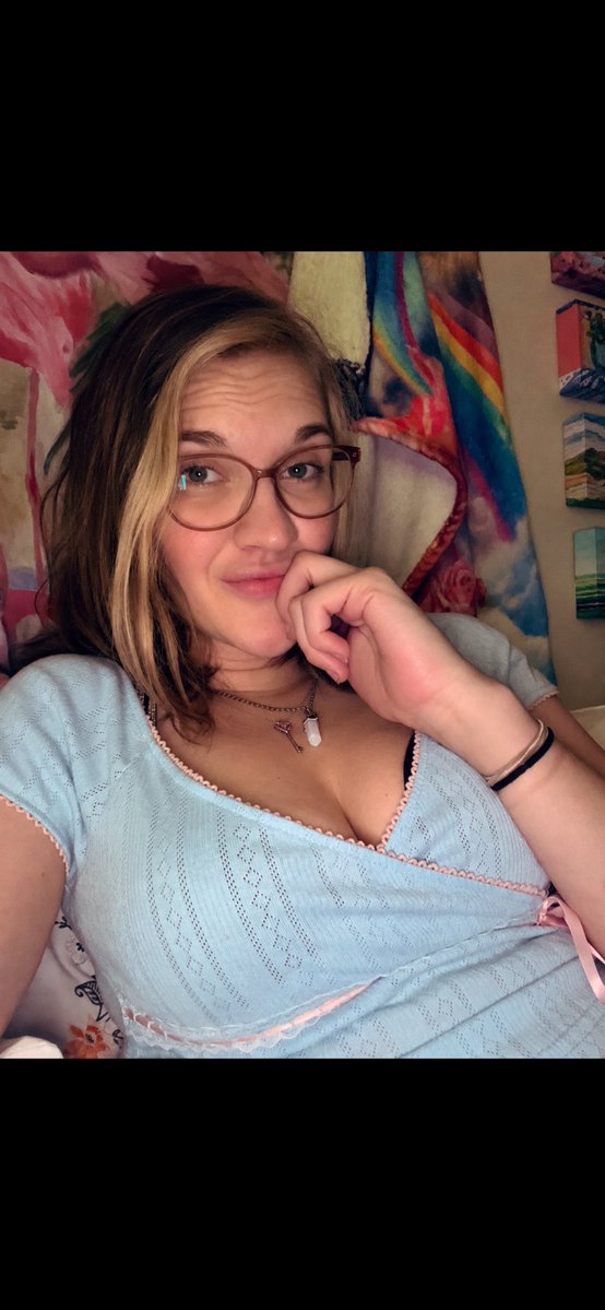 Mazikeenempire's tweet photo. Wanna find out how quickly I can have you hooked on me? 💋 Careful, sweetheart… I have a way of becoming your favorite obsession.

@jcole2122 #Findom #findomdrain #tasks #LuxuryDomme #loyalsubs #BrattyDomme #size10feet #ContentCreator https://t.co/zuuzUv8S5P