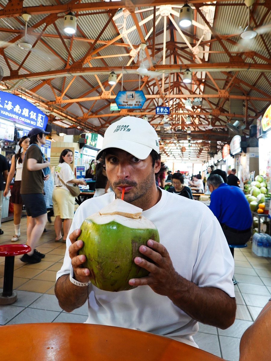 n00tsainz's tweet photo. Konon katanya coconut water itu air kelapa. https://t.co/9x5UkfzJN9