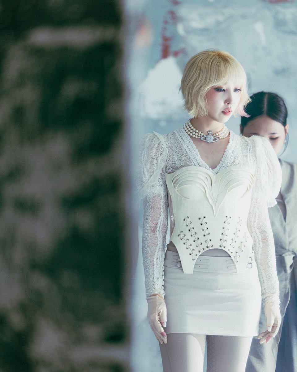 mingkki21's tweet photo. I have a dream.

저에게는 잠들지 않는 꿈이 있습니다.

어린 시절부터 시작된 저의 이 소중한 꿈은,
모든 환경 속에서도 나의 믿음을 놓지 않는 것이에요.

그 꿈은 내가 왜 무엇을 시작했는지,
왜 존재하고 있는지,
왜 사랑하고 있는지

매번 깨닫게 하는 마음의 빛입니다.

각자의 마음속에 있는 소중한 희망과 꿈이
무너지지 않도록,

절망의 산에서 희망의 돌을 발견할 수 있는
우리가 될 수 있도록.

[CALLING]이라는 음악으로
제 빛을 흘려보냅니다.

It’s not finished yet.
Because I hear you calling. ✨

—

I have a dream.

I have a dream that never sleeps.

A precious dream I’ve carried with me
since childhood —
to hold on to my faith,
no matter what life brings.

This dream is the light within my heart,
constantly reminding me
why I started,
why I exist,
and why I love.

May we all find a stone of hope
in the mountain of despair,

so that the precious hopes and dreams
we carry in our hearts
will never be broken.

Through my song, [CALLING],
I share the light within me,
hoping it will reach yours. ✨

#공민지 #Minzy #Calling