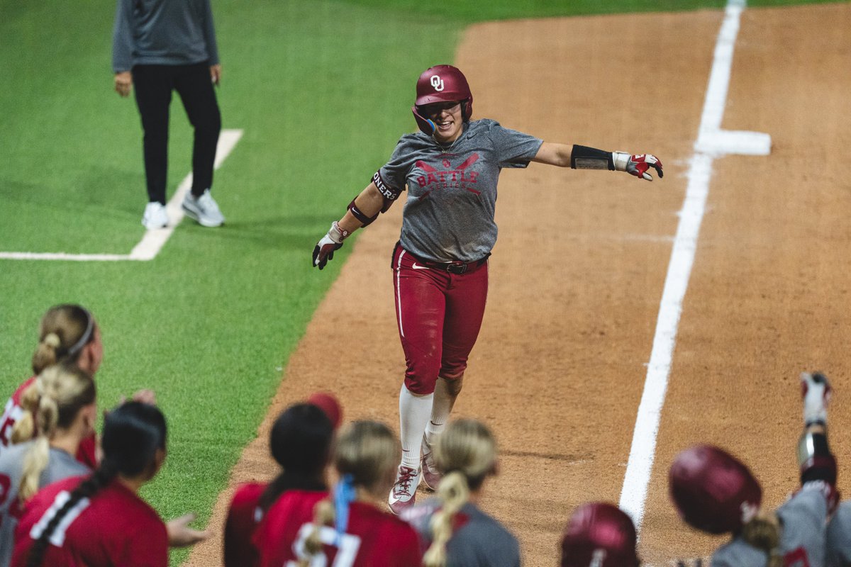 OU_Softball's tweet photo. 259 feet in a hurry 🚀

@JulianaHutchens https://t.co/fqPL4dBxcZ