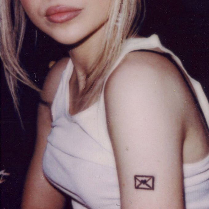 Tallbrina's tweet photo. THREAD 🧵 PART TWO of how i relate to the songs on the album "emails l cant send" 📷📷 (includes audio of released and unreleased songs) /// tagged: @bowl_of_0ats @briasharpestool @pilk_groypette https://t.co/zjn9xtaTFd