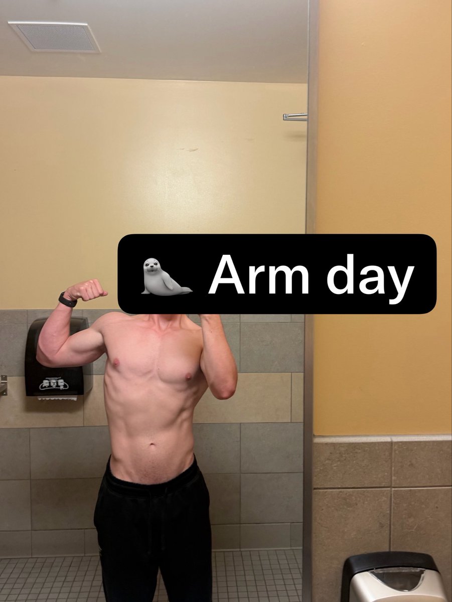 SharkBiteFF's tweet photo. #gay #gym https://t.co/9zCB2oEt03