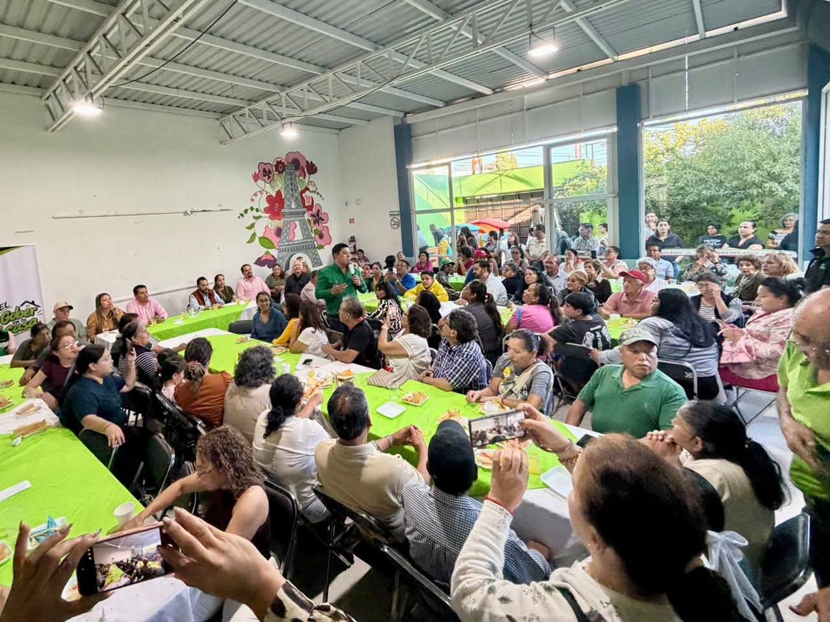 RGC_Mx's tweet photo. ¡En Los Álamos nos recibieron como en casa! 🏡💚

Hoy tocó echar una buena platicada con los vecinos, escuchar sus inquietudes y conocer qué hace falta en su colonia. 🙌

¡Las mejores soluciones empiezan escuchando a todos, desde los más grandes hasta los más chiquitos! Porque sus ideas y sus voces también cuentan. 🫶 💚 #slp