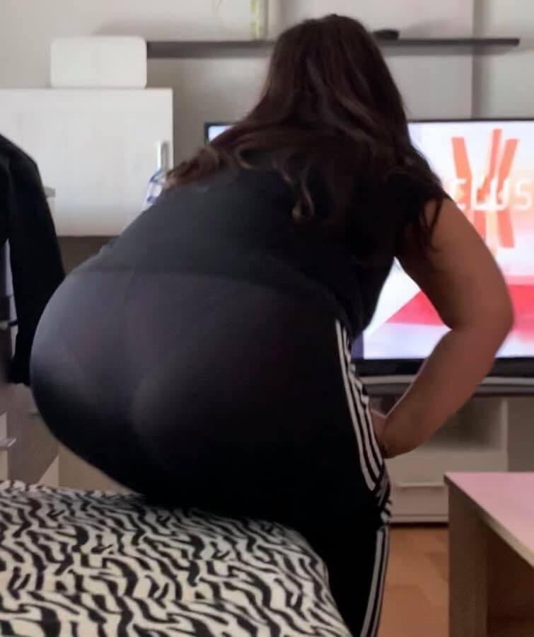 Milf_Irina's tweet photo. #girlfriend #chubby #slut #young #leggings #seethrough #ass https://t.co/IWsQN2qbiy