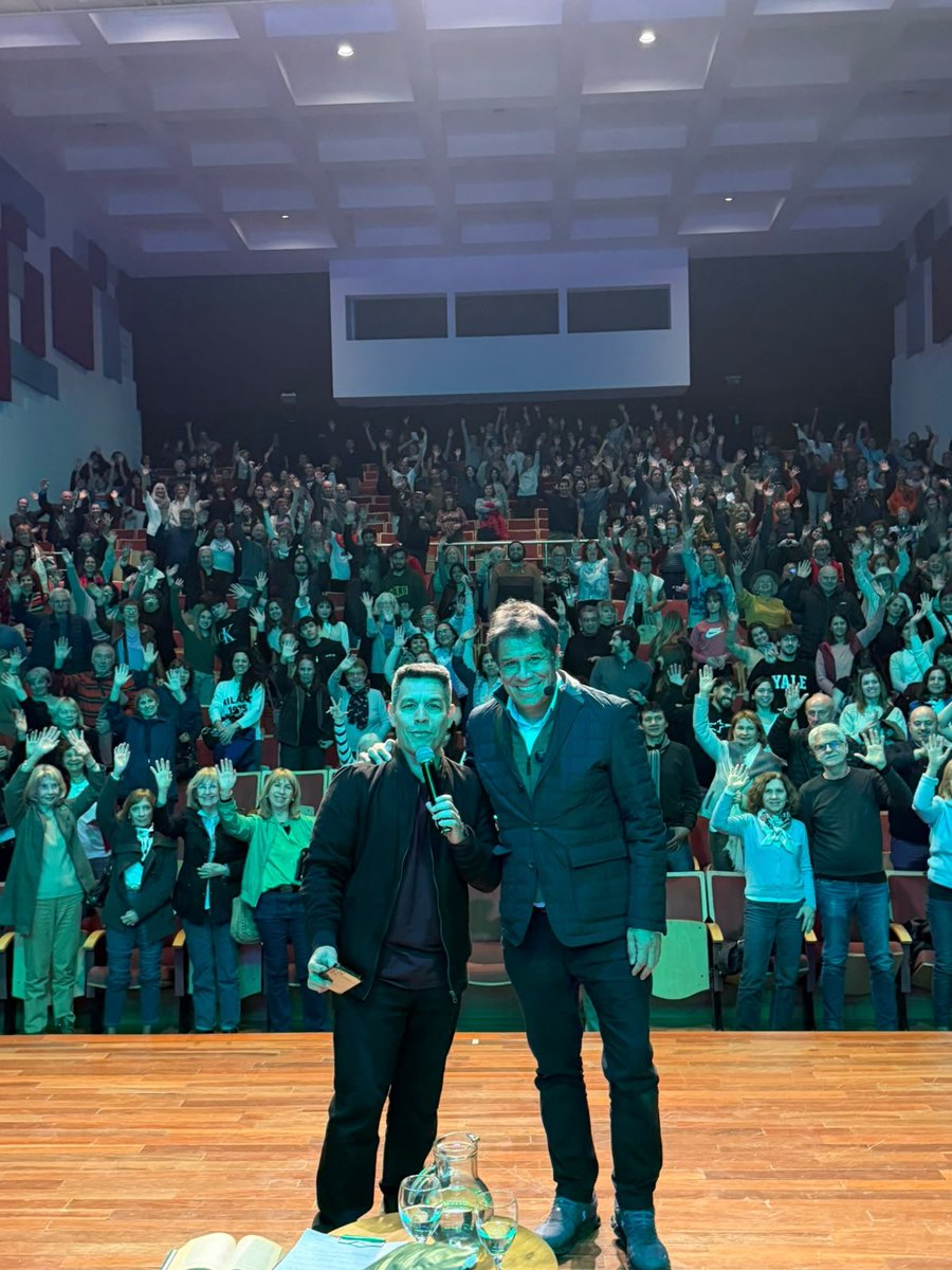 ManesF's tweet photo. ¡Gracias Cipolletti! ¡Gracias, Patagonia! 

Una tarde inolvidable, llena de afecto, reflexión y ganas de construir juntos un futuro mejor. Me llevo la energía y el cariño de todos ustedes. 

¡Hasta pronto! https://t.co/IWxpTFmS9a