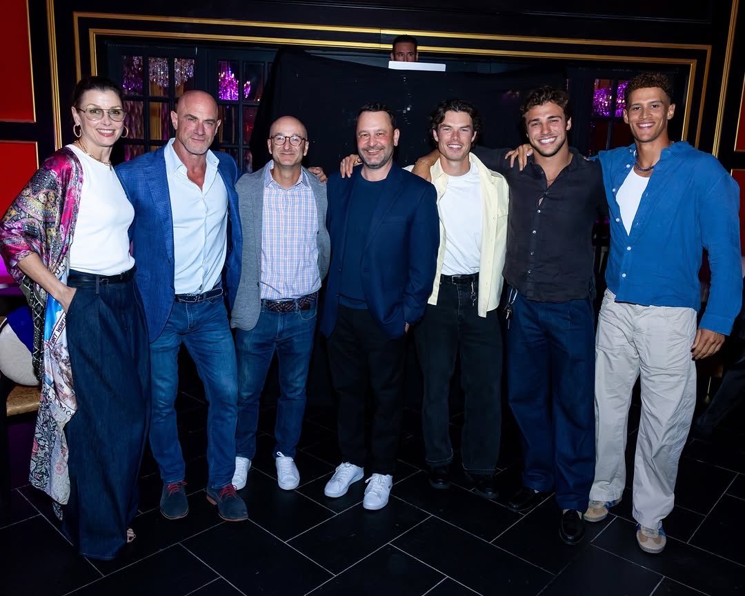 MeloniProject's tweet photo. Christopher Meloni with The Land’s Dan Fogelman, Bridget Moynahan, Sam Corlett, Tanner Zagarino and Bradley Kaaya. 

📸 kaaya https://t.co/iC1UwXOj97