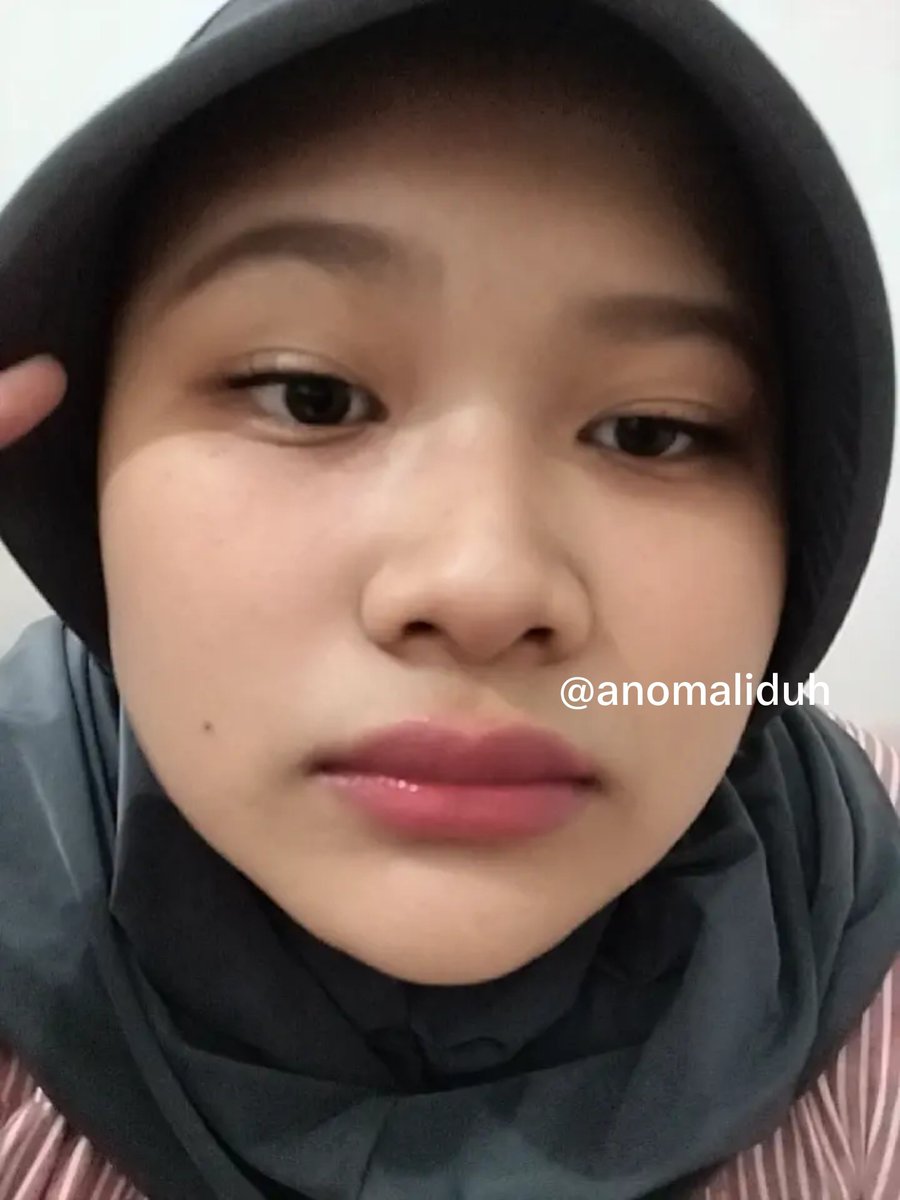 anomaliduh's tweet photo. disuruh bangun buat uts, GUA AJA KAGAK TIDUR ANJING ini tinggal jeans udah sampe kampus. UTS TAI GUA BALES DI UAS https://t.co/PGrZLWxILI