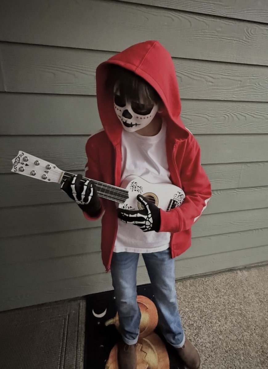 Iz_noirbeth's tweet photo. What are you guys being for Halloween, Puss in Boots like Tamara? Pirate like Leah?  Miguel from Coco like Levi, or Polyphemus’ bride like Charlie? 🙂‍↕️ https://t.co/IiO3FkdiHt