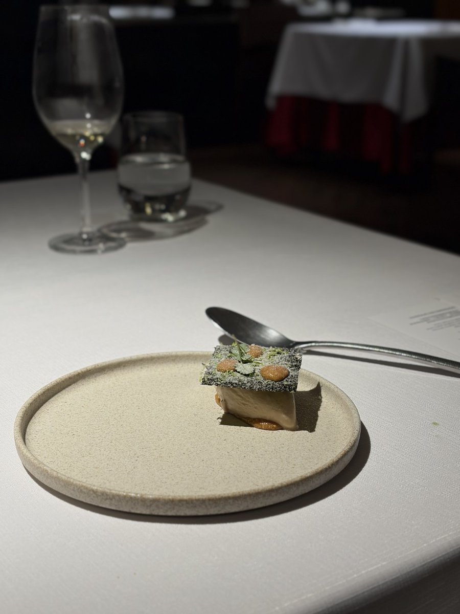 Minseoa8ny's tweet photo. Isn’t there anyone who can do something about the portion sizes at Michelin restaurants? https://t.co/wrhJX9ABod