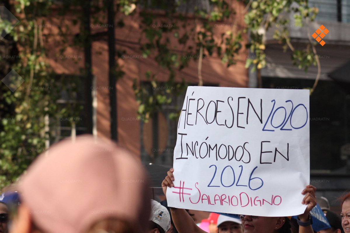 QuadratinMexico's tweet photo. #MarchaIMSS | @SSC_CDMX reporta marcha de 5 mil trabajadores del IMSS en Insurgentes
📸:Adrián Núñez / Quadratín México
https://t.co/paO2HmYzd5 https://t.co/8JRrgfIpoi