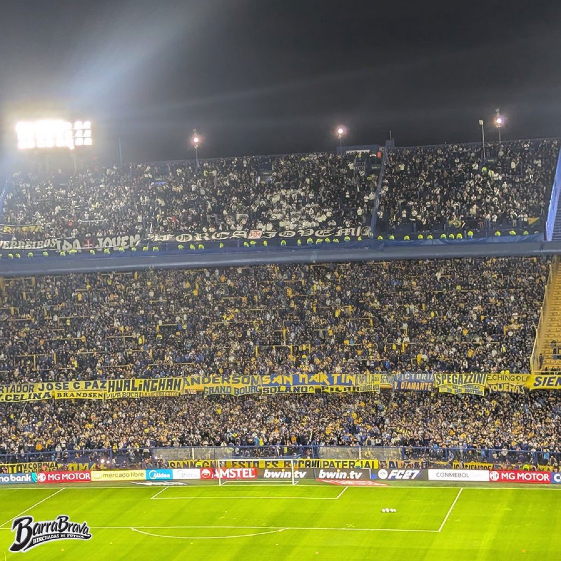 newscolina's tweet photo. SEMPRE LOCAL. NUNCA VISITANTE.

📍 La Bombonera, Buenos Aires