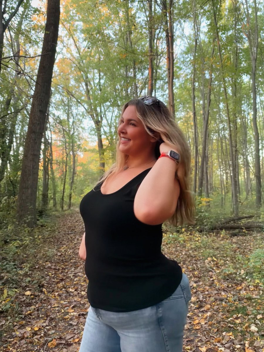 elsewhere3333's tweet photo. Frolicking 😋 link in bio babes https://t.co/NwYCREt8aX