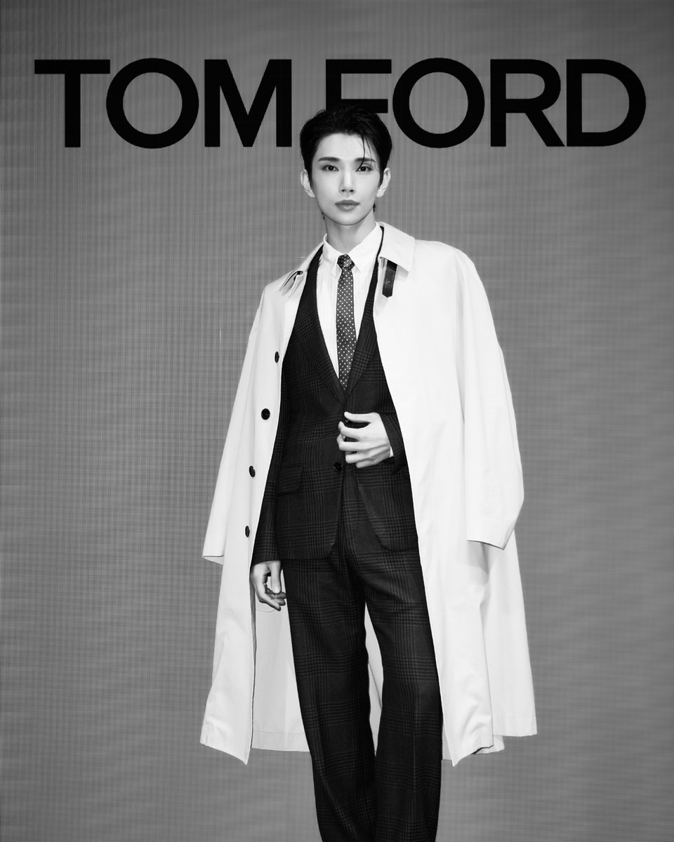 TOMFORDBEAUTYJP's tweet photo. 【RUNWAY ビューティ イベント】
トム フォード SS27 RUNWAY ビューティ イベントを開催。

SEVENTEENのJOSHUAとITZYのRYUJINが登場し、ランウェイに着想を得たメイクアップを披露しました。

グローバル メイクアップ アーティスト、ルーシー・ブリッジによるマスタークラスも開催。

#TOMFORDBEAUTY https://t.co/2iqnKxrYHy