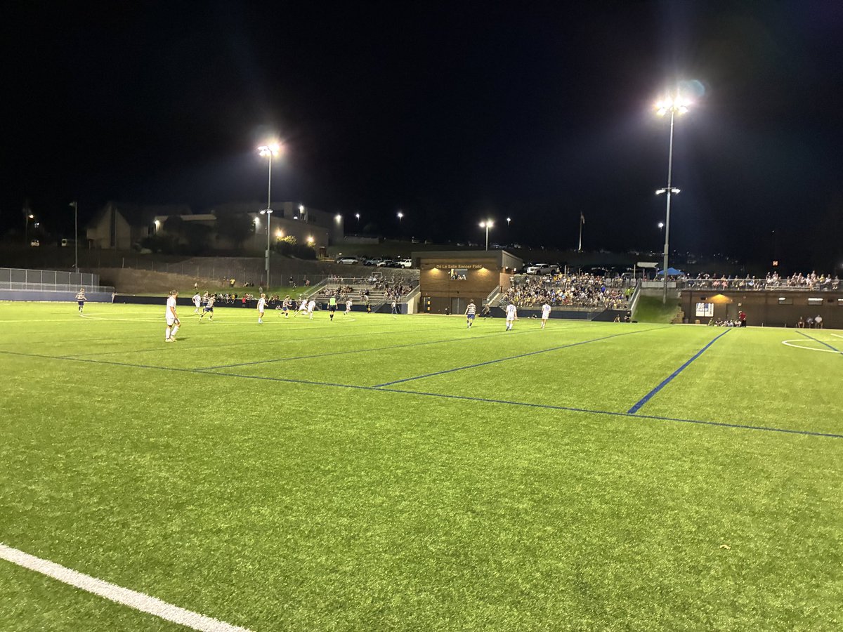 RodKRCG13's tweet photo. Helias Catholic and Camdenton are tied 2–2 midway through the second half https://t.co/R25Vy1nqQr
