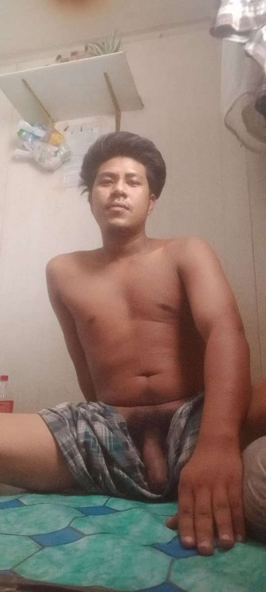 DokeKateGynq's tweet photo. လူပျိုကြီးပဲ လုပ်ရမလားတဲ့ လက်သမားဖြစ်နေလို့ပါတဲ့🤭 https://t.co/Lvi5RgPtsp