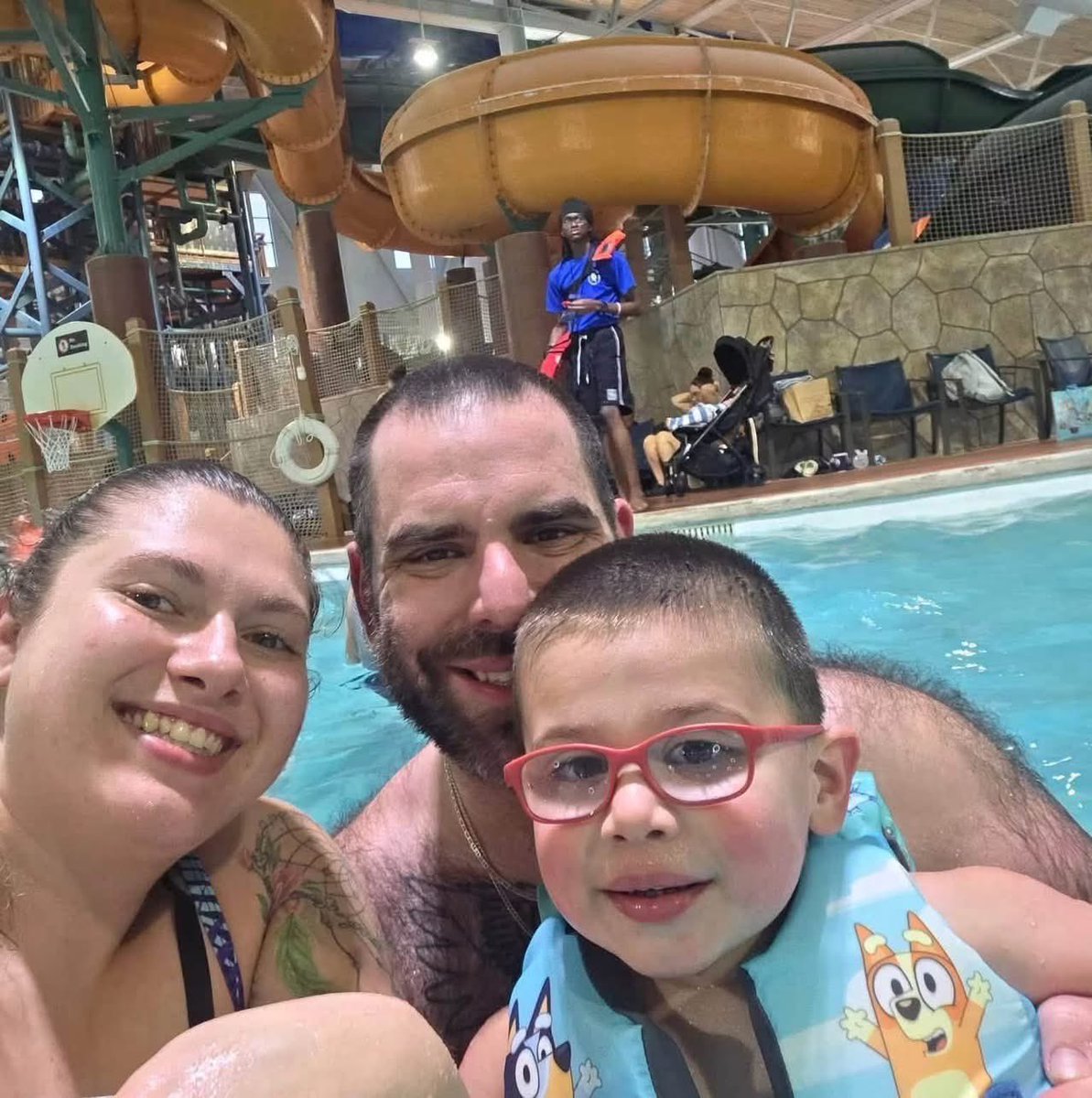 BethanyForTruth's tweet photo. 🚨BREAKING: A 27-year-old Pennsylvania mother has been charged with murdering her husband and their THREE-YEAR-OLD SON inside a room at Great Wolf Lodge in the Pocono Mountains!! 

Metallica Rose Harrison stabbed her husband Charles Harrison, and their son to death and then called 911 and told dispatchers she wanted to die. She also told police her husband and son were already dead.

While being transported to the hospital, she told the paramedics, “I effed up, I effed up.”

Both the son and husband were found with stab wounds to their chests. She’s facing two counts of criminal homicide.

WHAT IS HAPPENING WITH ALL THESE WOMEN MURDERING THEIR KIDS??? 🤯