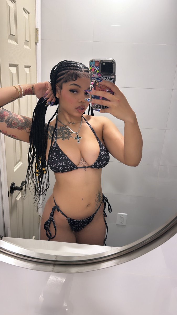 goddesss3vol's tweet photo. babydoll af😋 https://t.co/Fd5vKN4rXv