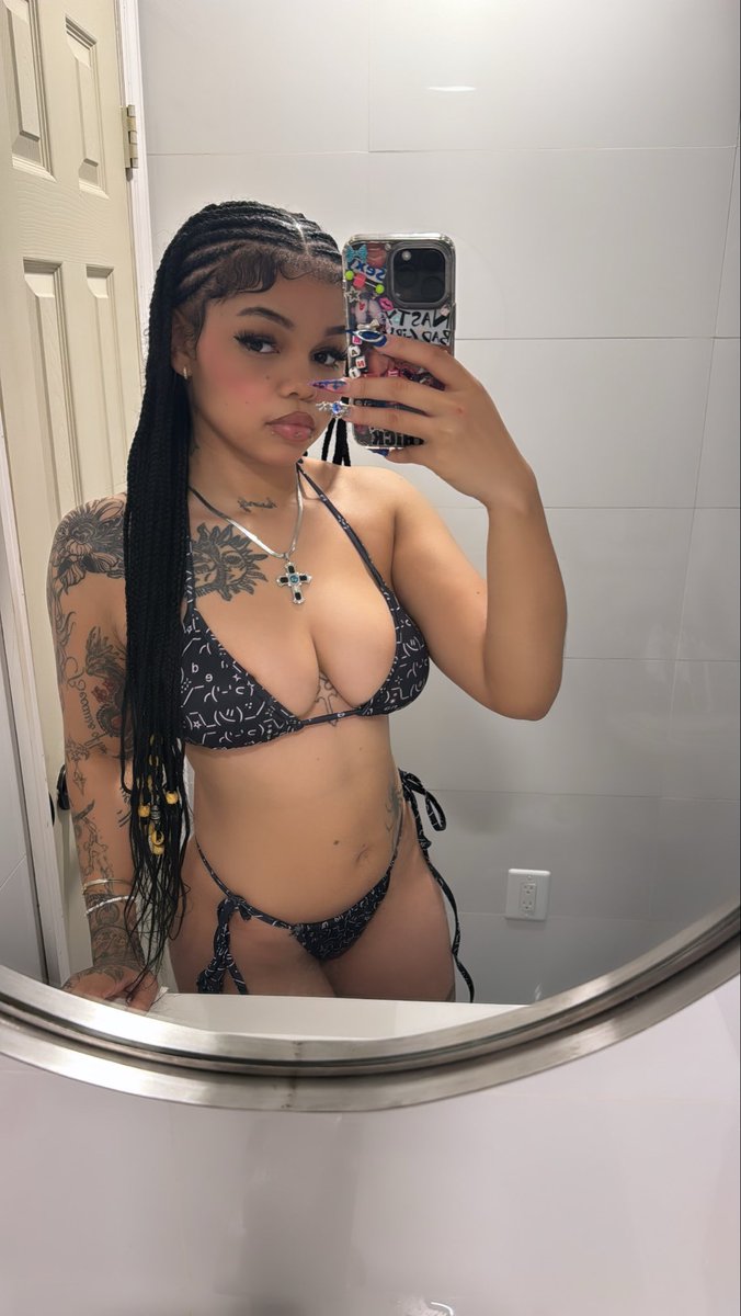 goddesss3vol's tweet photo. babydoll af😋 https://t.co/Fd5vKN4rXv