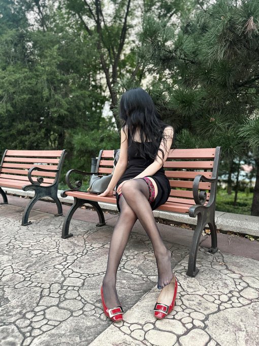 AllNthReFlex's tweet photo. 天气变凉快之后，连丝袜都是加厚的了 https://t.co/U8oh4JsDeq