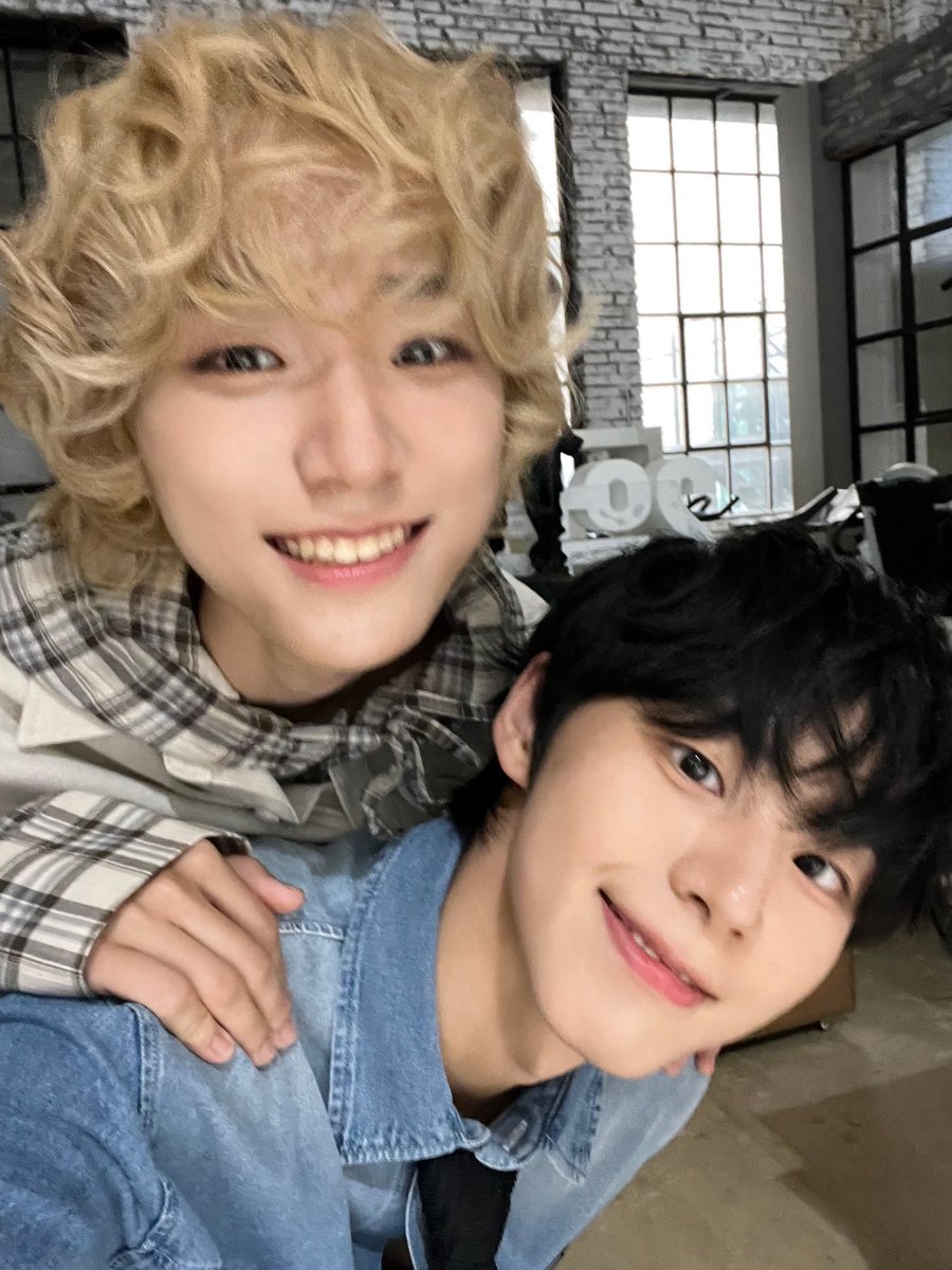 906files's tweet photo. he's growing up right before his eyes 🥹

#AHOF #2026MAMAVOTE https://t.co/bcPnHqnEH8