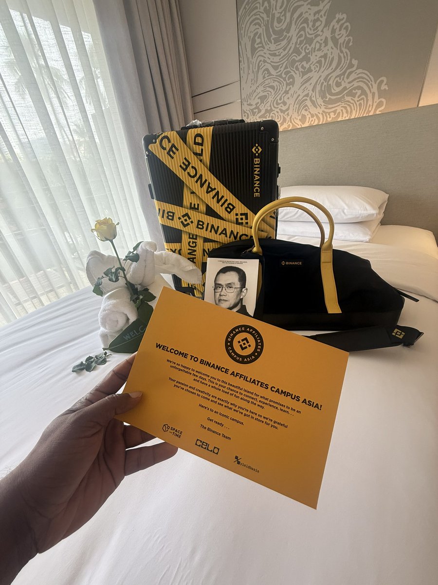 CeylonBlock's tweet photo. Unboxed the absolute best welcome kit ever! 🧳🔥 Ready for an incredible few days of building, learning, and connecting with top creators in the ecosystem. Let's make it unforgettable! 🌐✨

@heyibinance  @binance https://t.co/P0rEFmHU4M